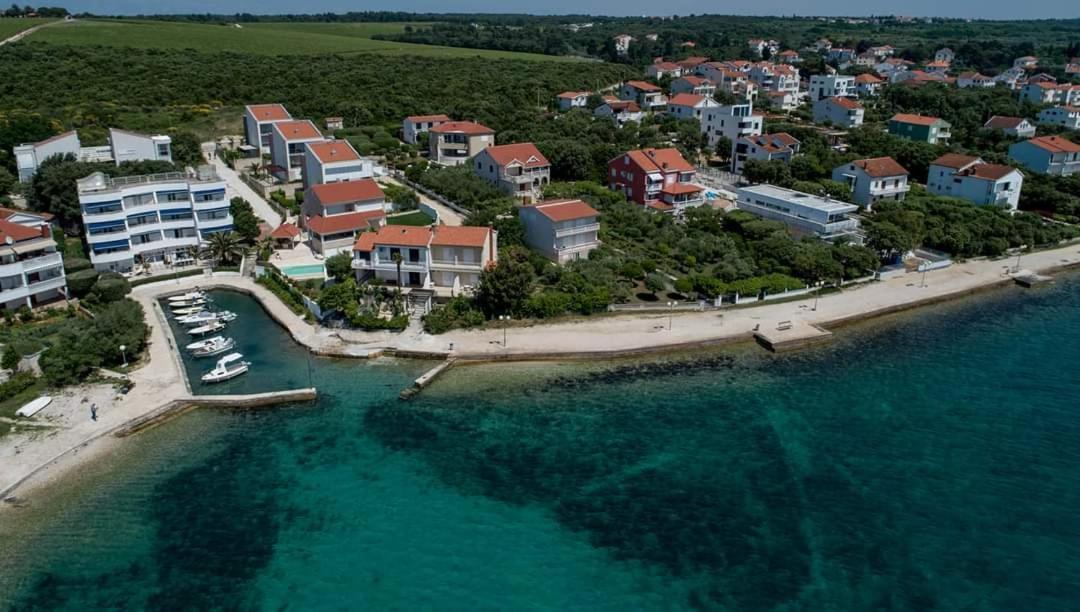 Apartmani Sollei Petrcane Exterior foto
